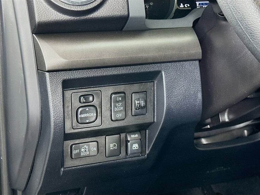 2018 Toyota Tundra - Image 10