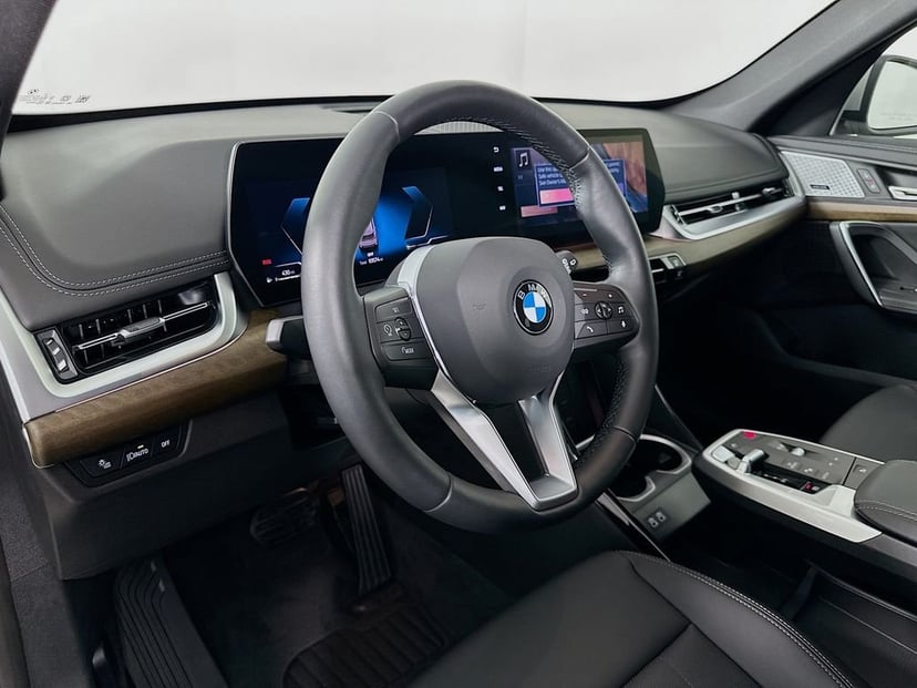 2025 BMW X1 - Image 9