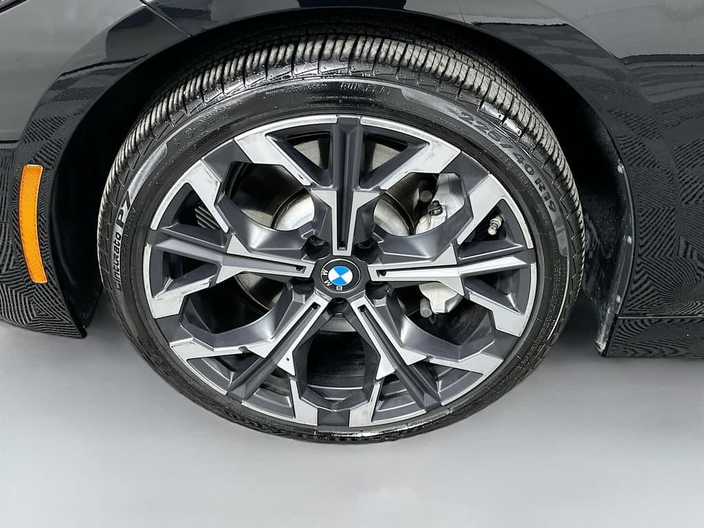2025 BMW 3 Series - Image 32