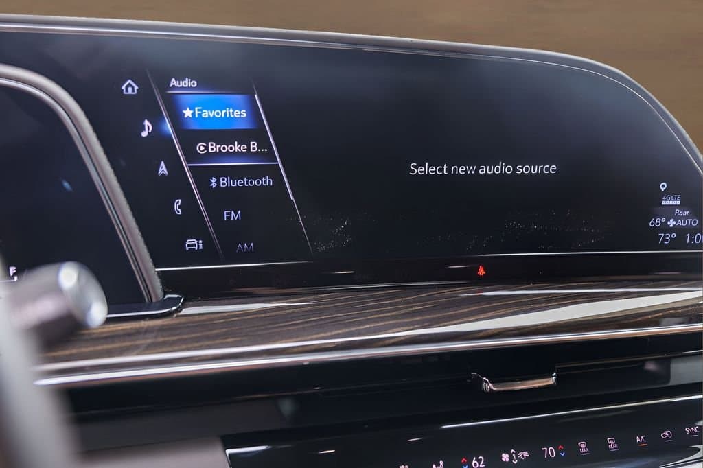 2021 Cadillac Escalade - Image 16