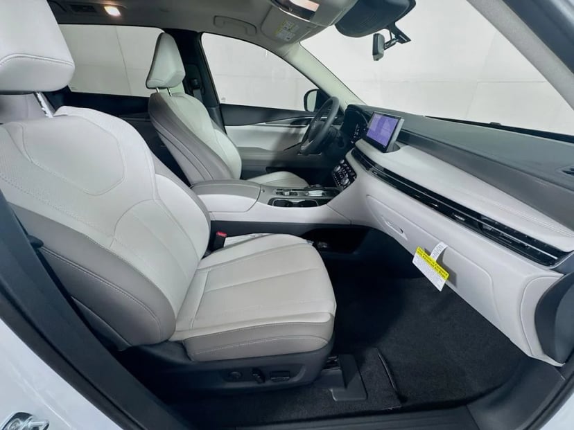2027 INFINITI QX60 - Image 36