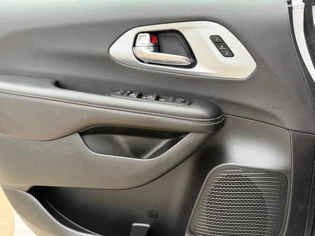 2026 Chrysler Pacifica - Image 19