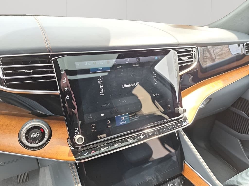 2022 Jeep Grand Wagoneer - Image 41