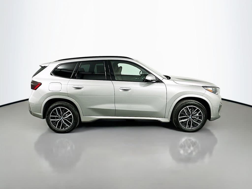 2025 BMW X1 - Image 4