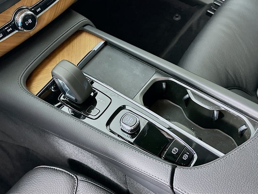 2022 Volvo XC90 Recharge Plug-In Hybrid - Image 17