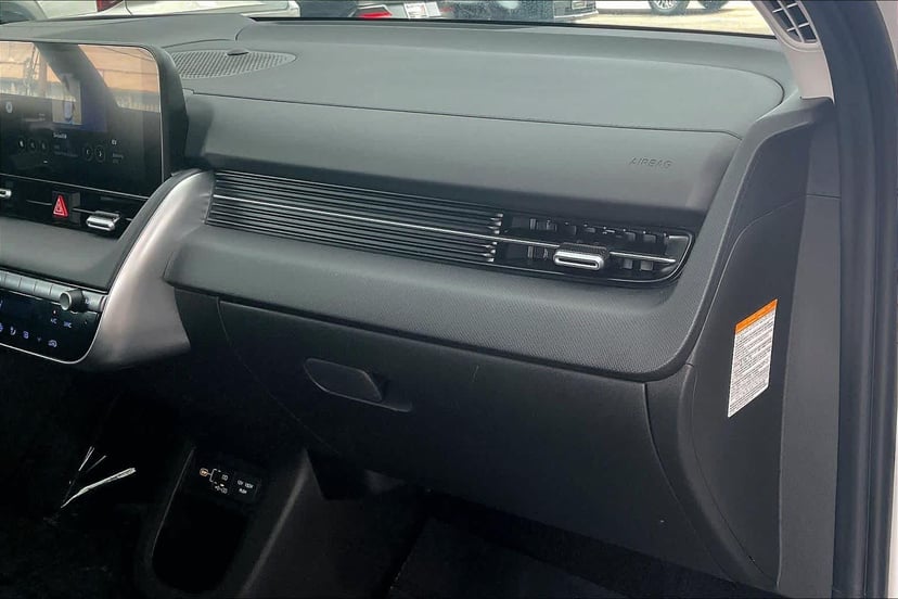 2025 Hyundai IONIQ 5 - Image 18