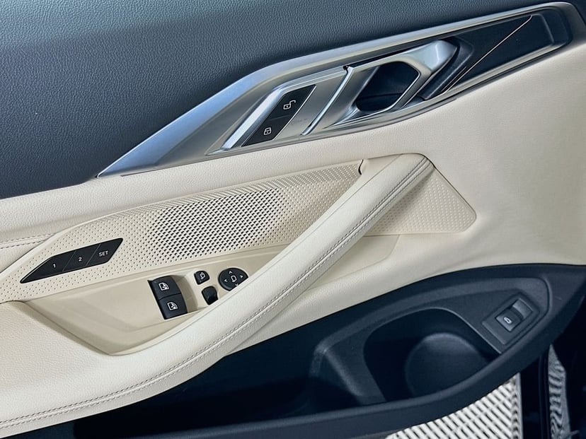 2025 BMW 4 Series - Image 18