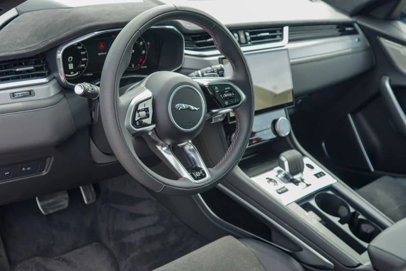 2026 Jaguar F-PACE SVR FINAL EDITION - Image 13