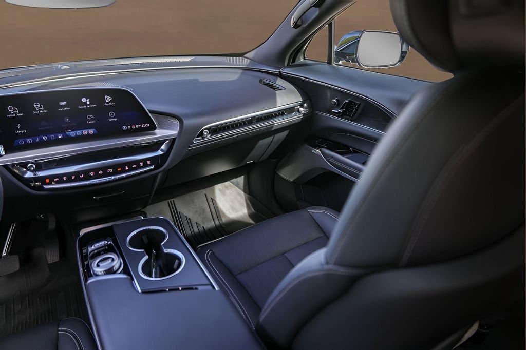 2025 Cadillac LYRIQ - Image 28