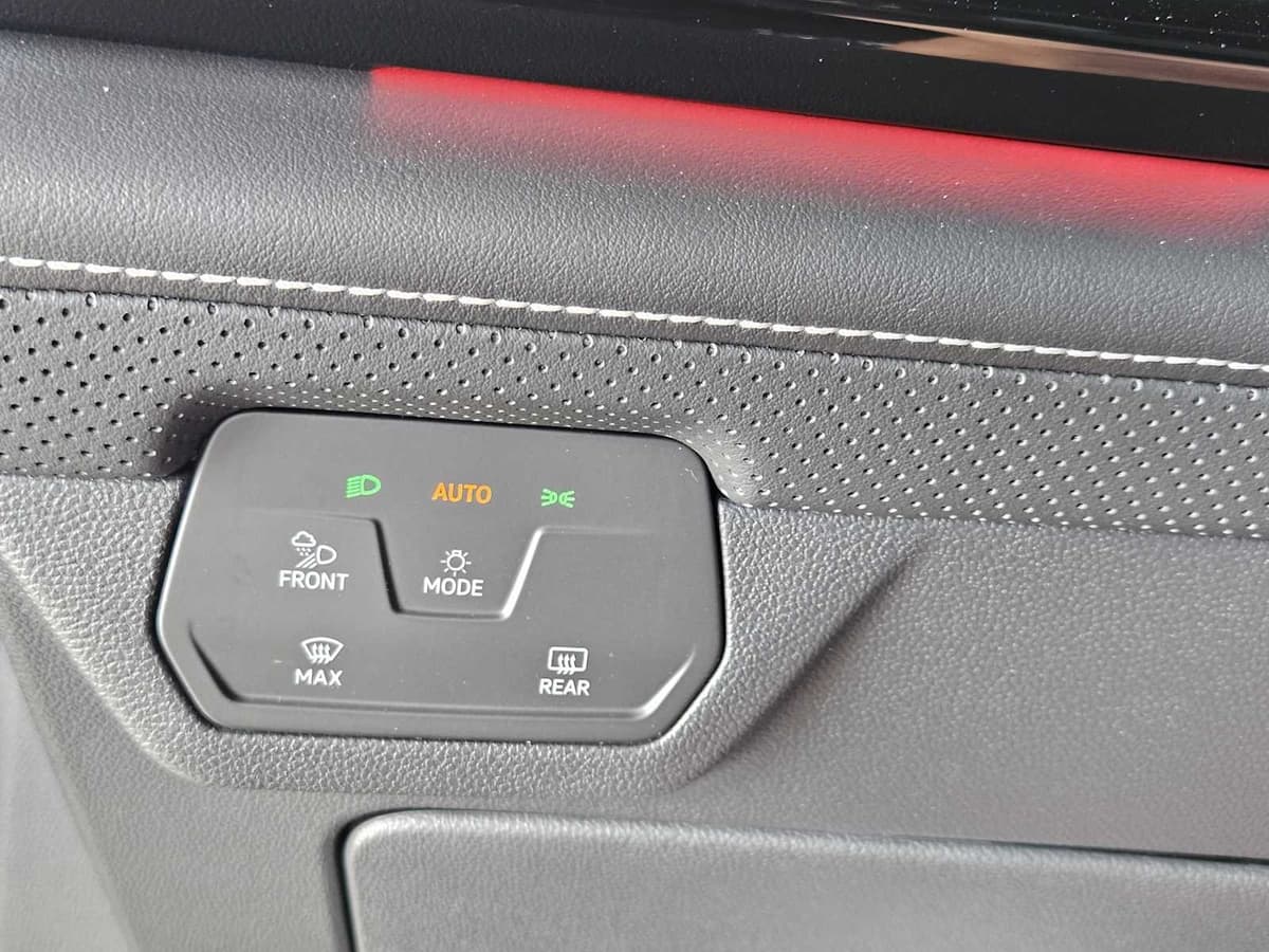 2024 Volkswagen Atlas Cross Sport - Image 19