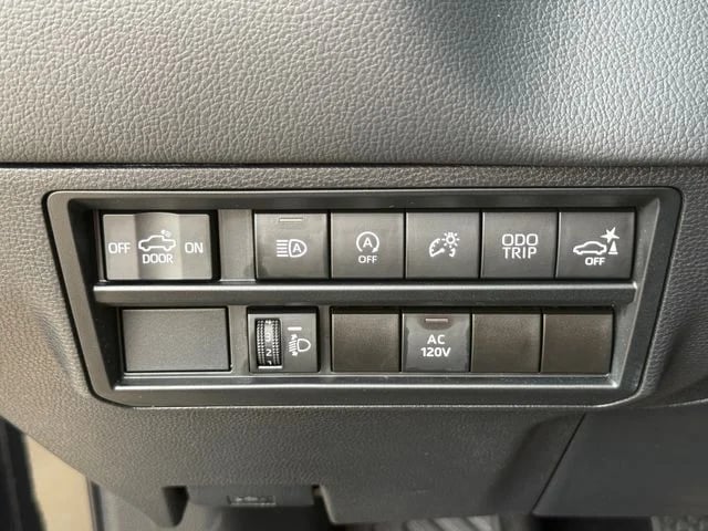 2023 Toyota Tundra - Image 21