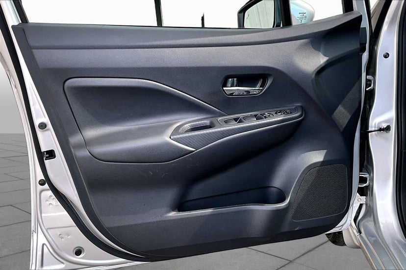 2025 Nissan Versa - Image 21