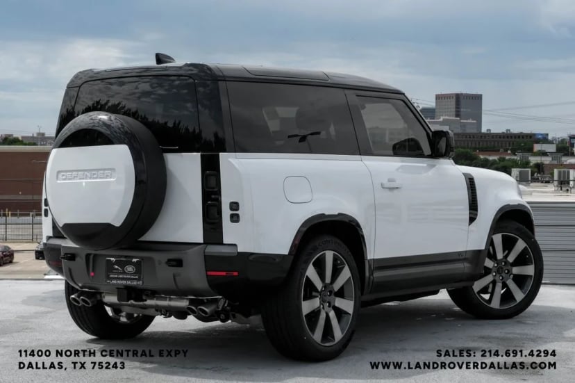 2026 Land Rover Defender 90 - Image 7