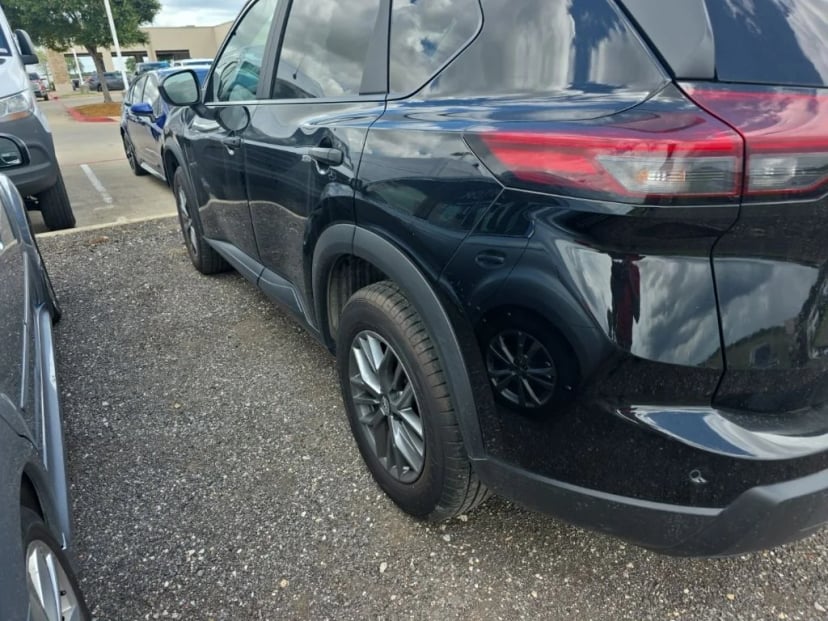 2024 Nissan Rogue - Image 2