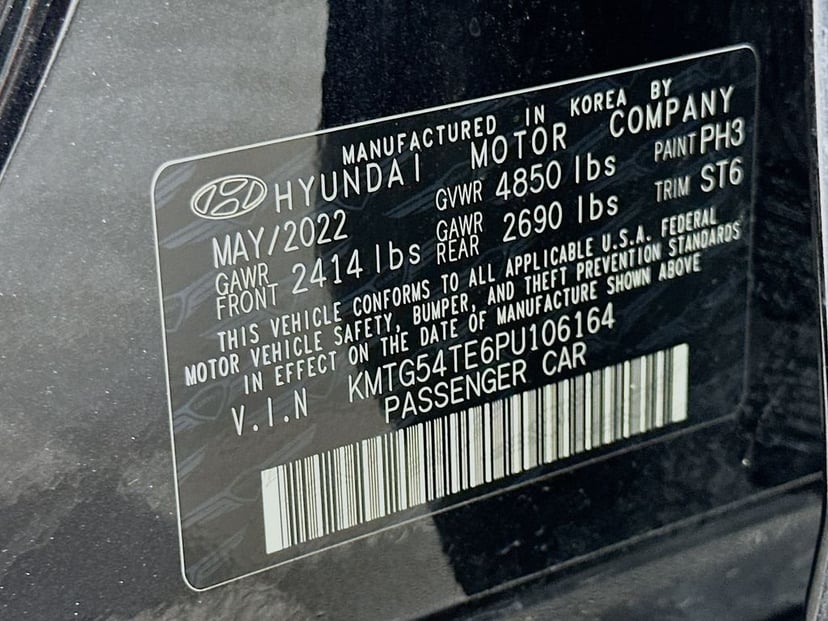 2023 Genesis G70 - Image 33