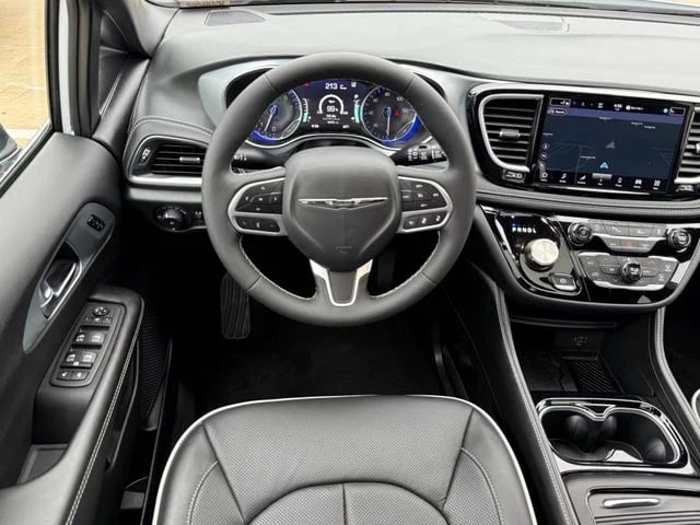2026 Chrysler Pacifica - Image 23