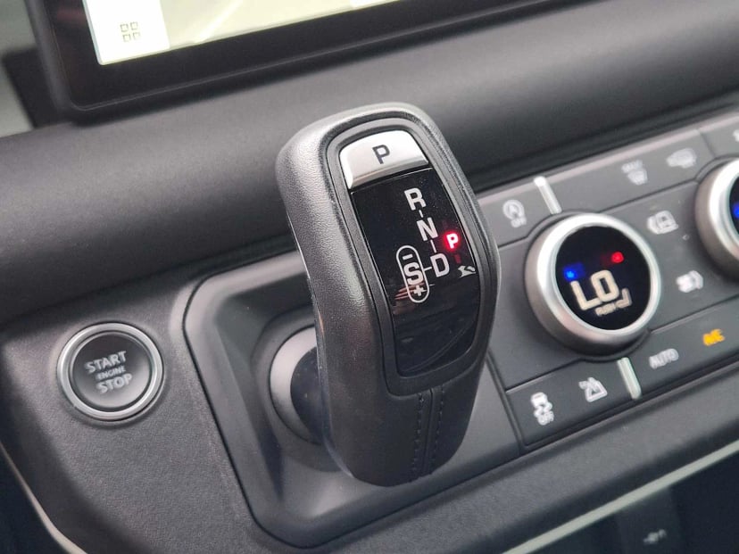 2022 Land Rover Defender - Image 19