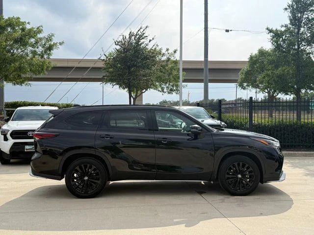 2025 Toyota Highlander - Image 32
