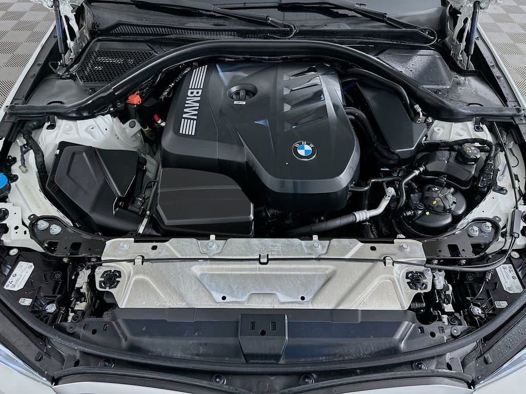 2025 BMW 3 Series - Image 31
