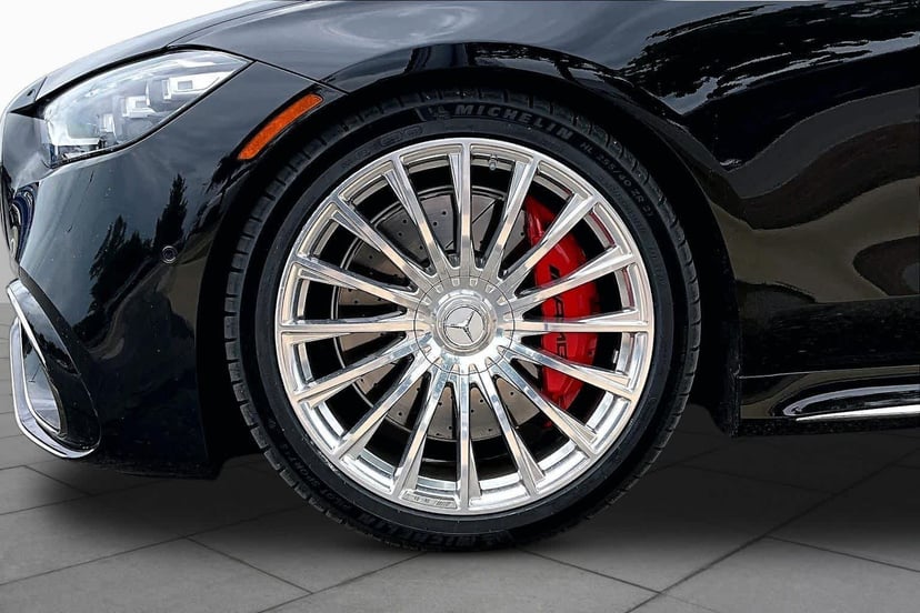 2025 Mercedes-Benz AMG® S 63 E - Image 8