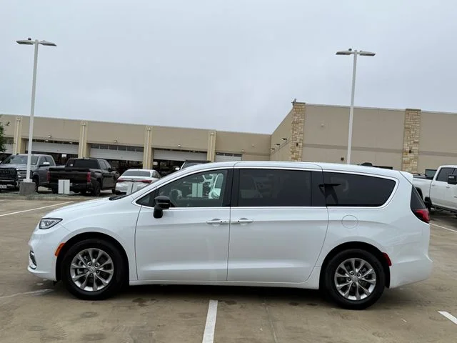 2026 Chrysler Pacifica - Image 7