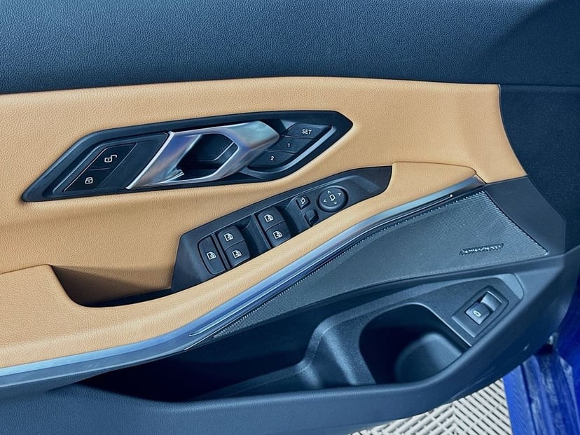 2025 BMW 3 Series - Image 20