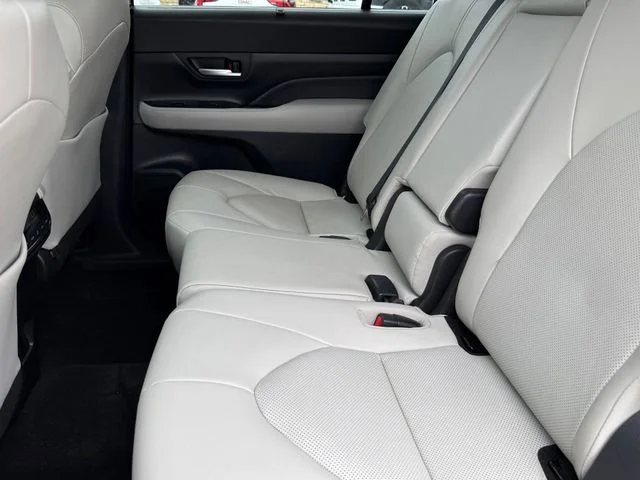 2024 Toyota Grand Highlander - Image 27
