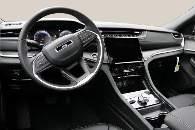 2025 Jeep Grand Cherokee - Image 14