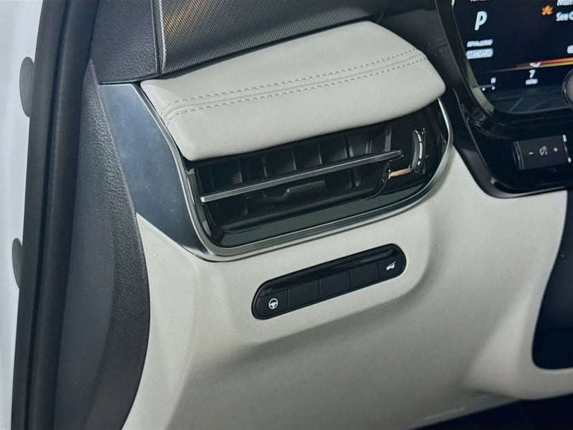 2027 INFINITI QX60 - Image 10