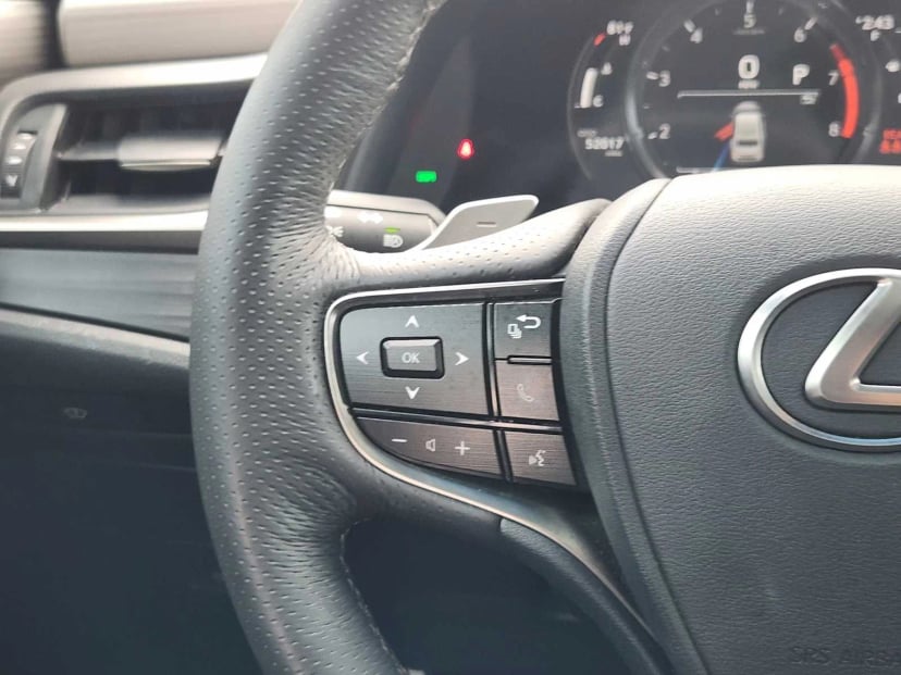 2021 Lexus ES 350 - Image 28