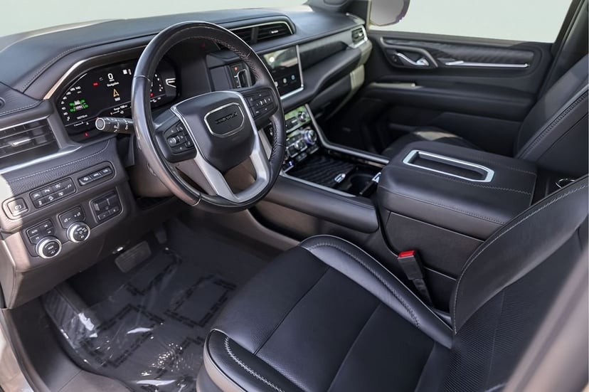 2022 GMC Yukon XL - Image 13