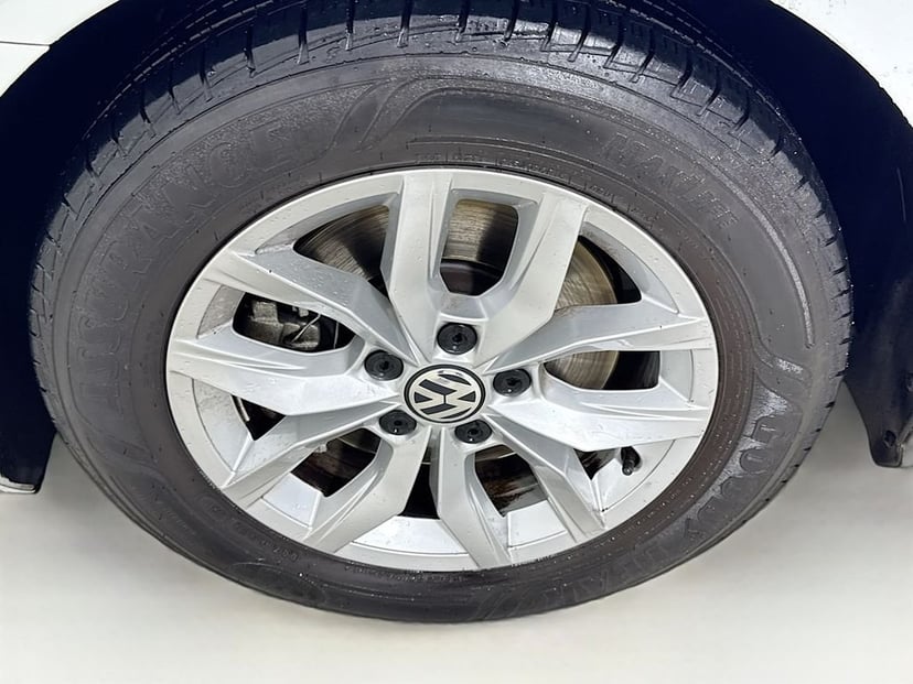 2017 Volkswagen Passat - Image 36
