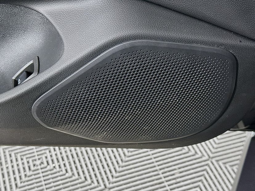 2023 BMW i4 - Image 19