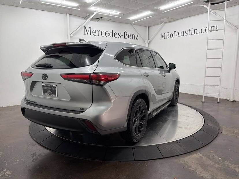 2022 Toyota Highlander - Image 7