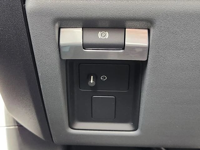 2026 Land Rover Defender 130 - Image 21