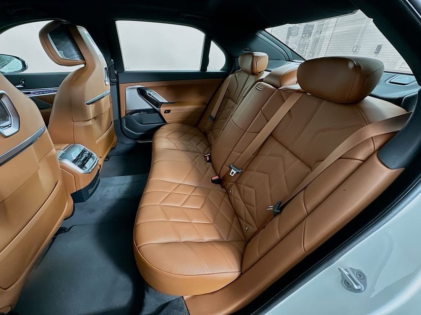 2025 BMW 7 Series - Image 16