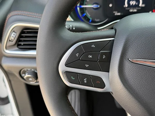 2024 Chrysler Pacifica Hybrid - Image 13