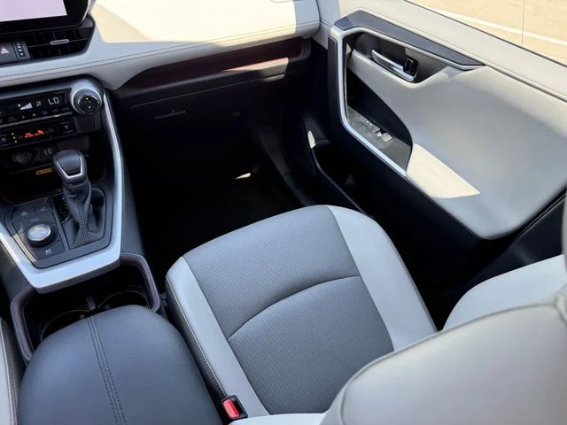 2023 Toyota RAV4 Hybrid - Image 25