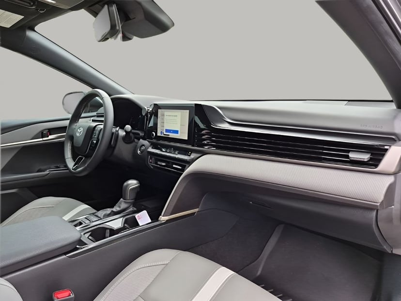 2025 Toyota Camry - Image 14