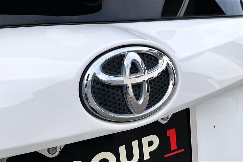 2017 Toyota RAV4 - Image 10