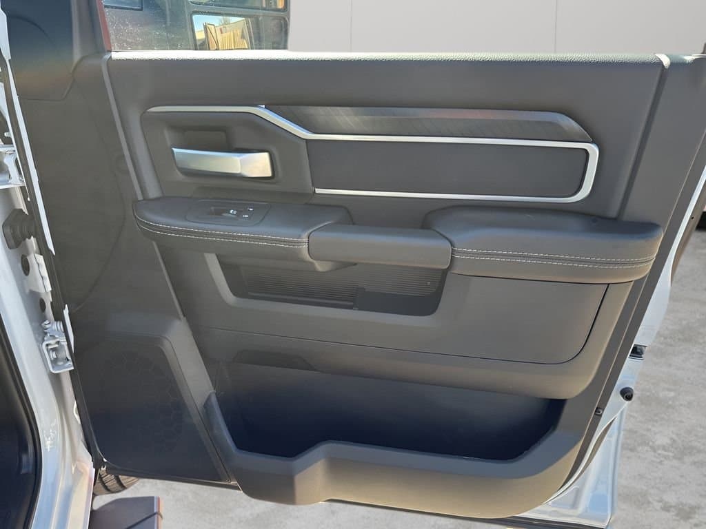 2025 Ram 2500 - Image 12