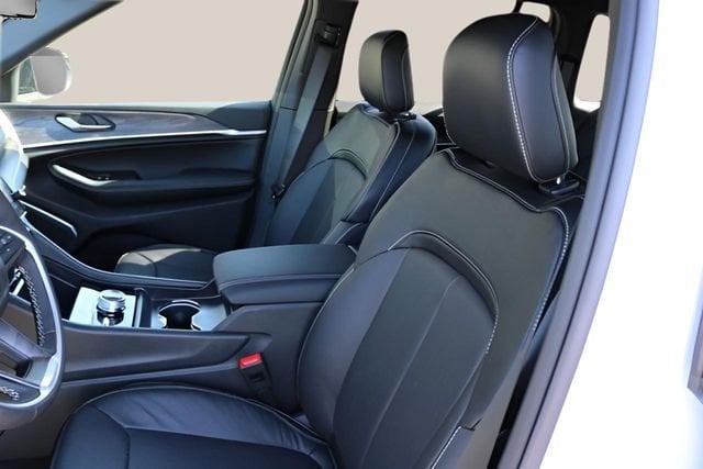 2026 Jeep Grand Cherokee - Image 12