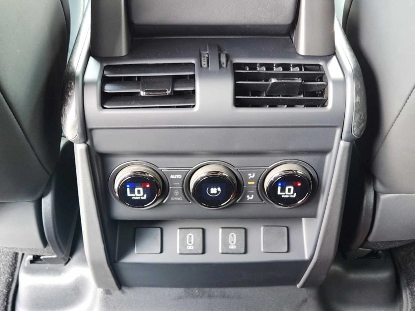 2026 LAND ROVER Defender 110 - Image 30