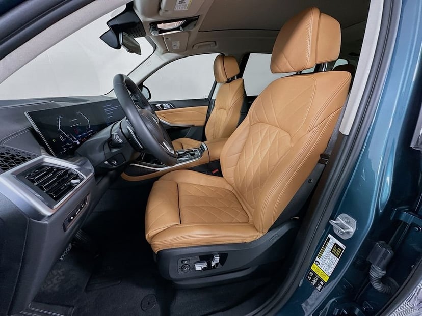 2024 BMW X7 - Image 21