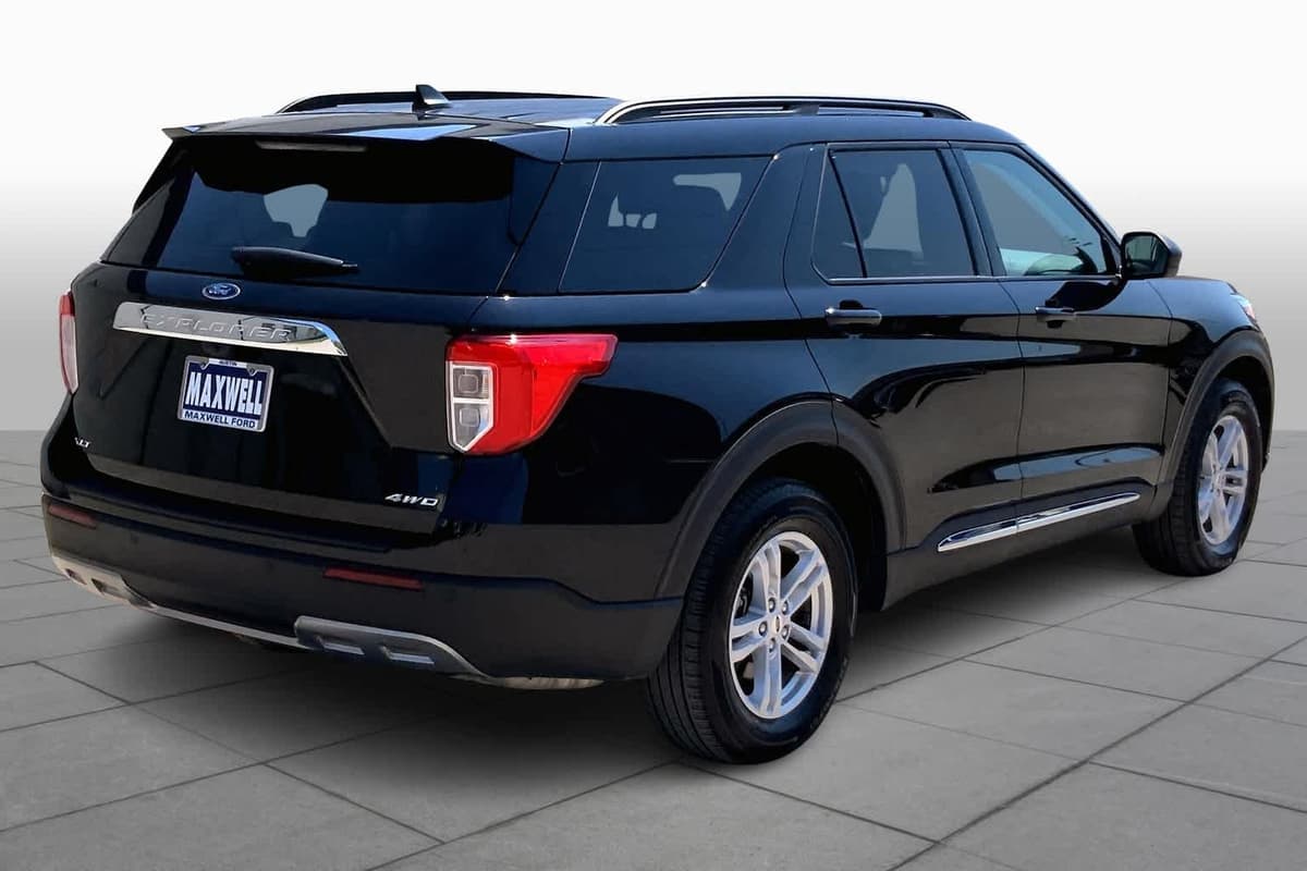 2023 Ford Explorer - Image 13