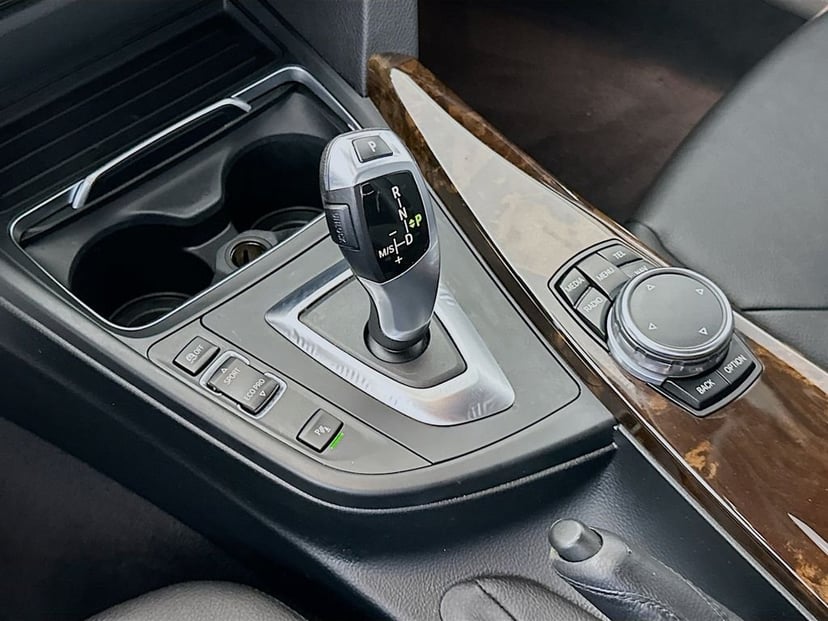 2016 BMW 3 Series - Image 17