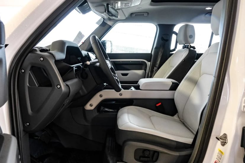 2026 Land Rover Defender 110 - Image 2