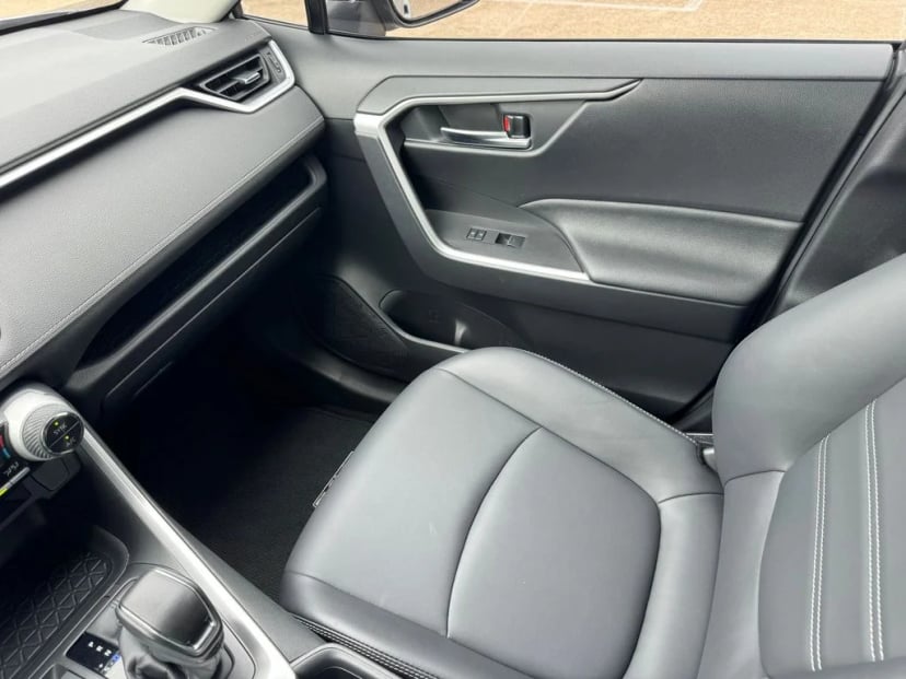 2025 Toyota RAV4 Hybrid - Image 30