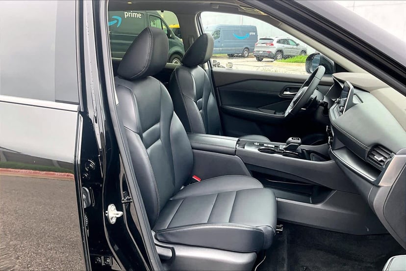 2023 Nissan Rogue - Image 9