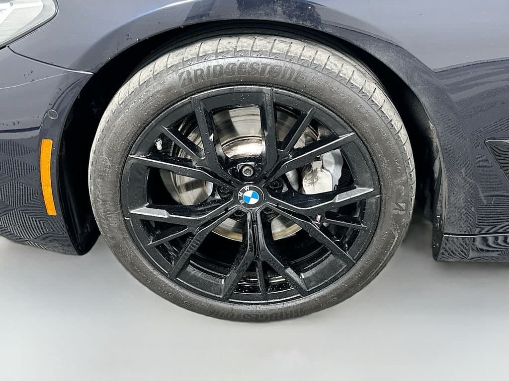 2023 BMW 5 Series - Image 32